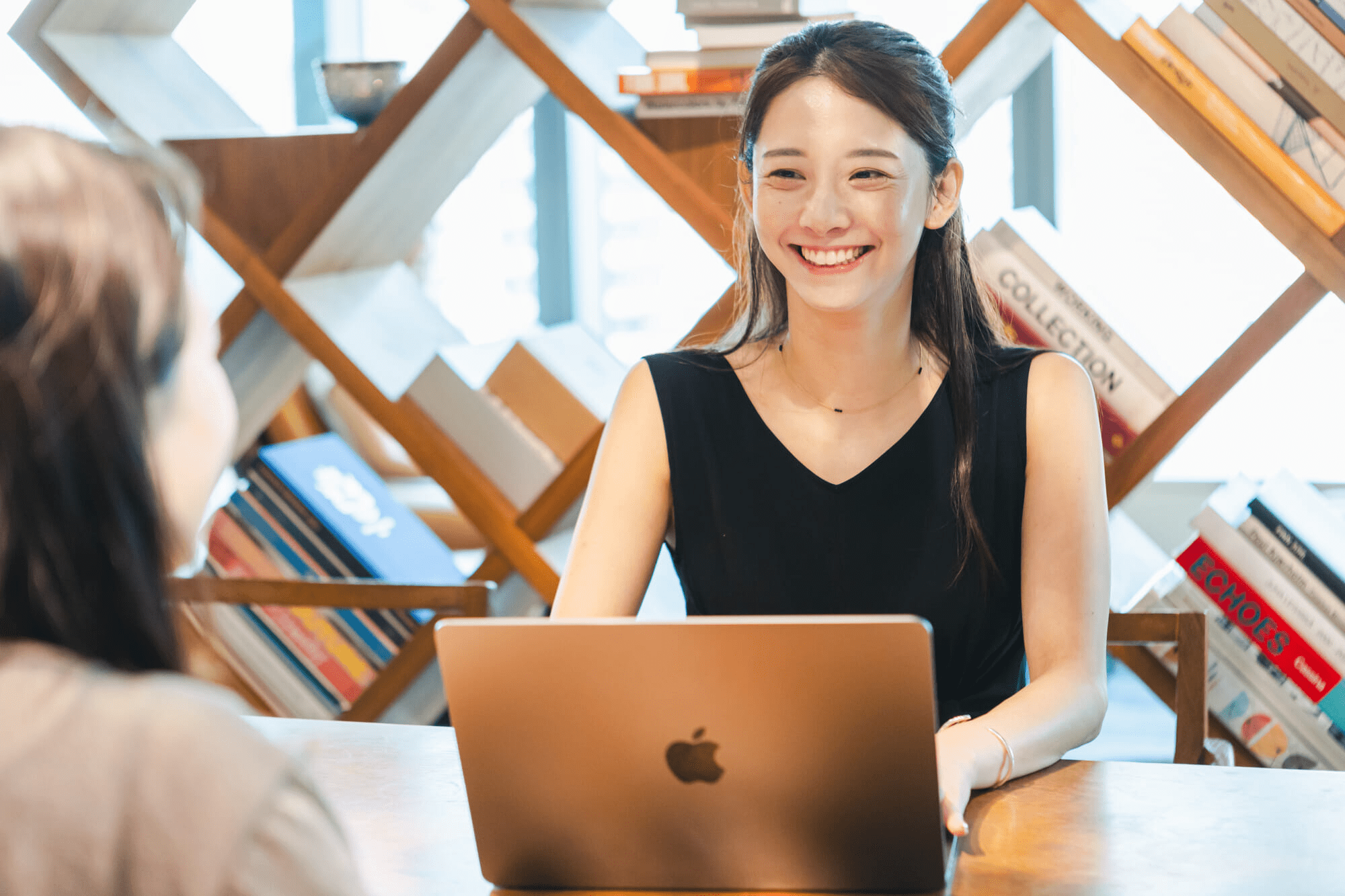 本社【営業アシスタント】