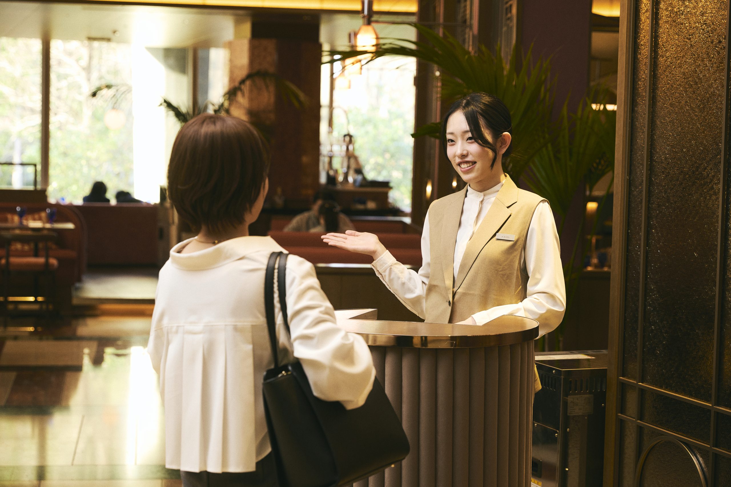 THE MARK GRAND HOTEL  レストランスタッフ