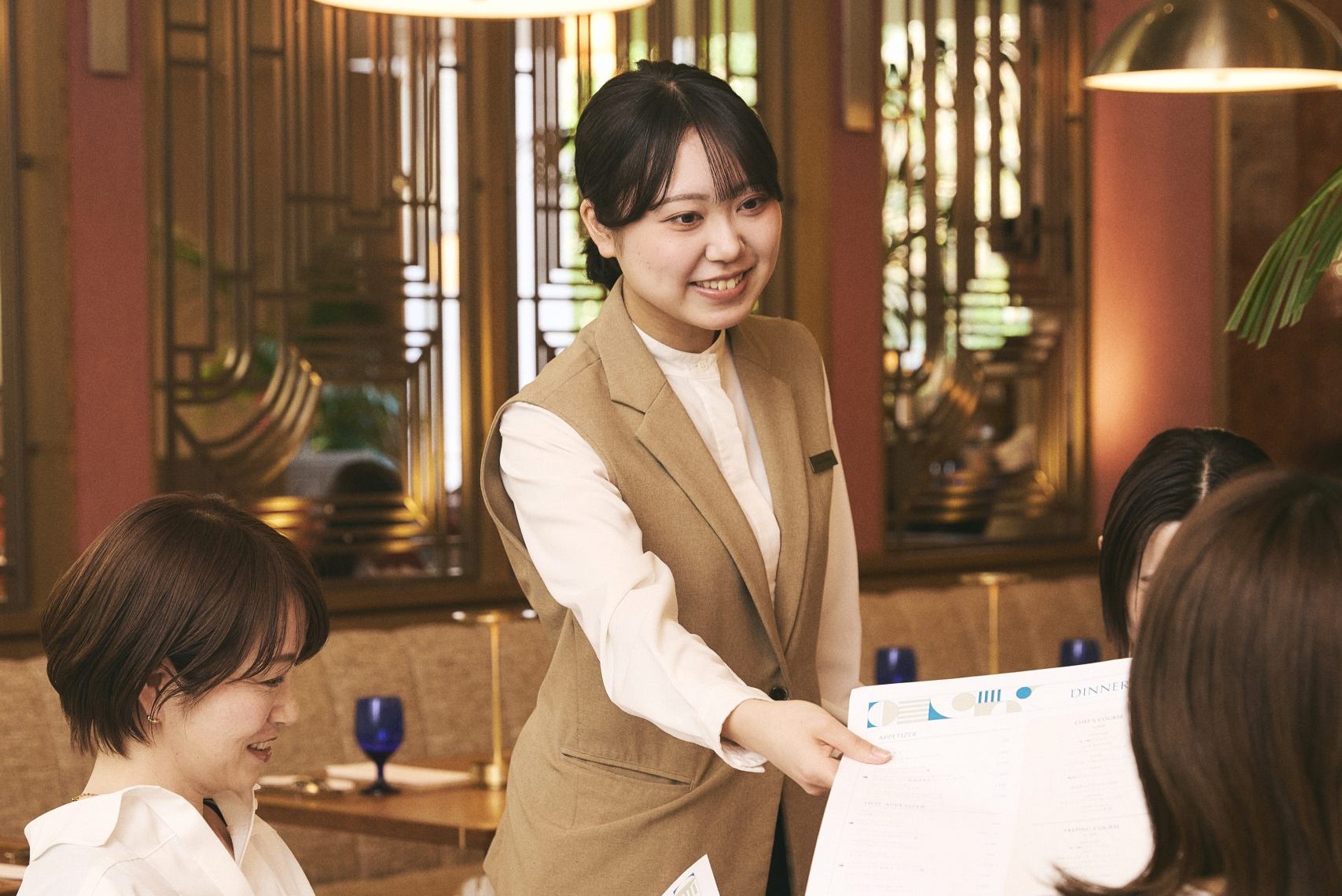 THE MARK GRAND HOTEL  レストランスタッフ