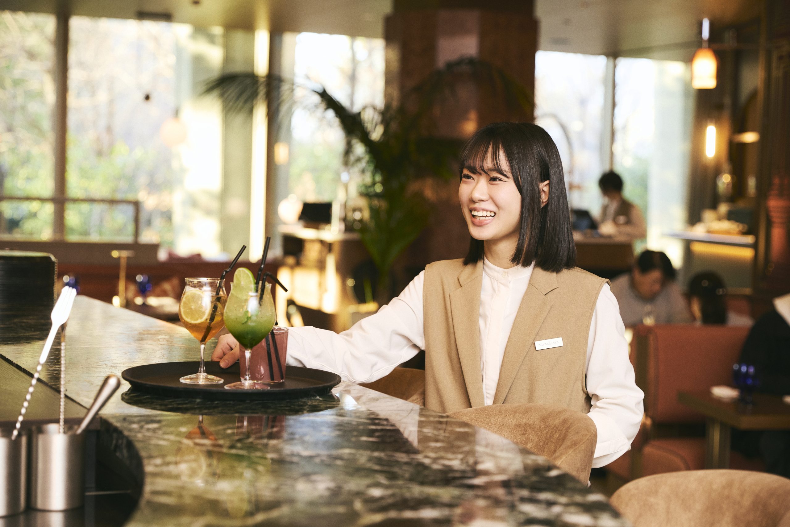 THE MARK GRAND HOTEL  レストランスタッフ